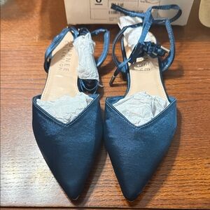 Journee Women's Navy Satin Flats